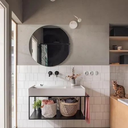 Minimalist Oldtown Flat *